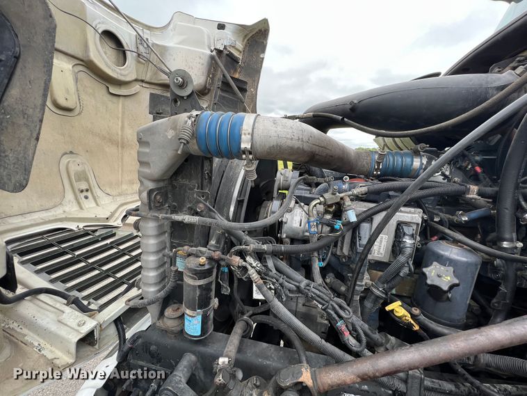 image for item HL9102 2005 Mack CXN613  semi truck