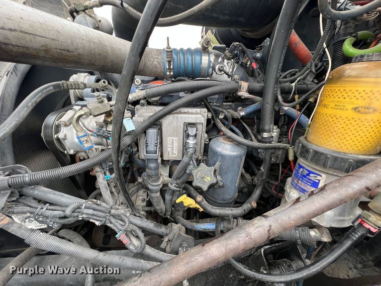 image for item HL9102 2005 Mack CXN613  semi truck