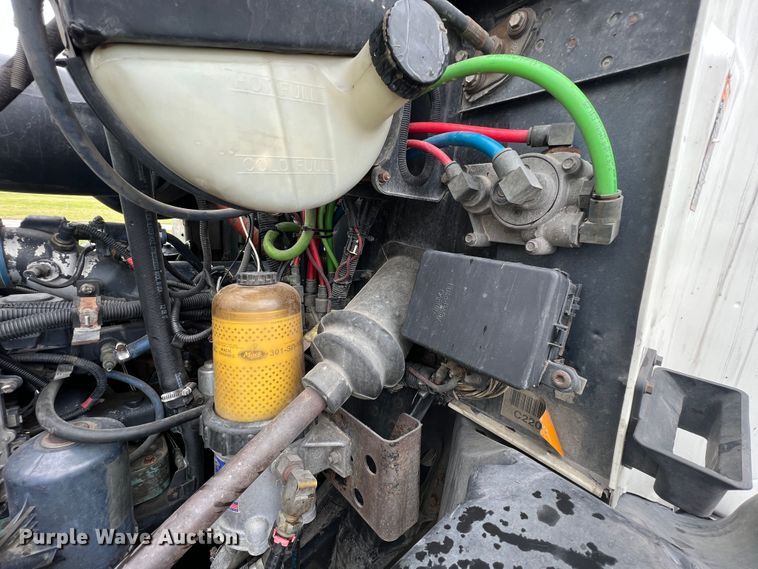 image for item HL9102 2005 Mack CXN613  semi truck