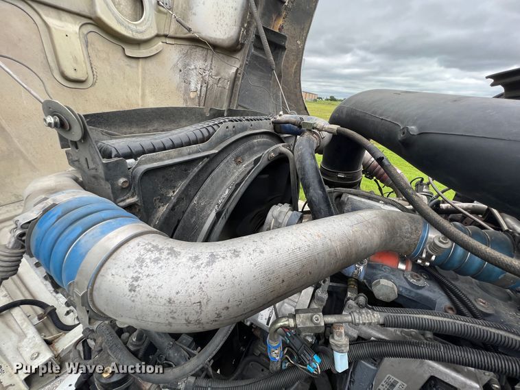 image for item HL9102 2005 Mack CXN613  semi truck