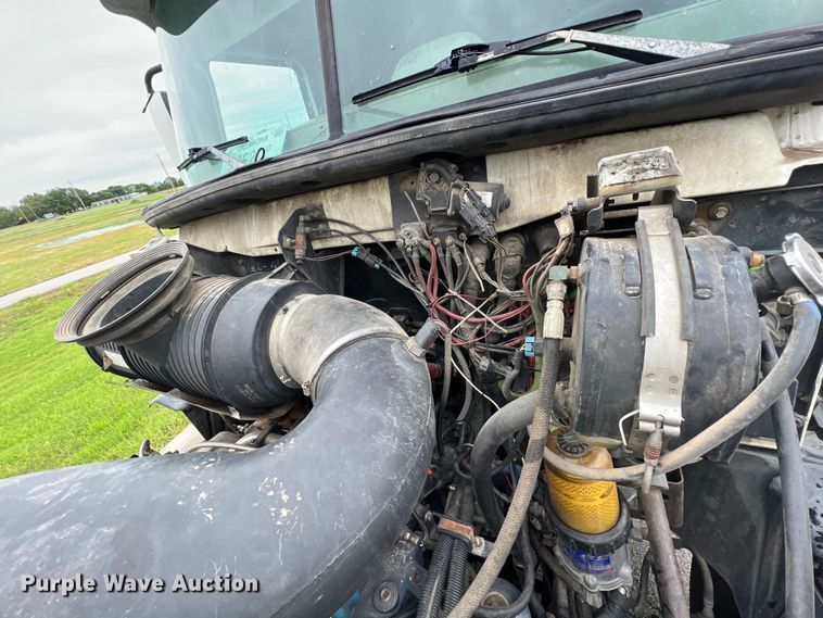 image for item HL9102 2005 Mack CXN613  semi truck