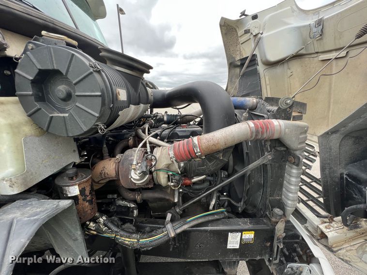 image for item HL9102 2005 Mack CXN613  semi truck