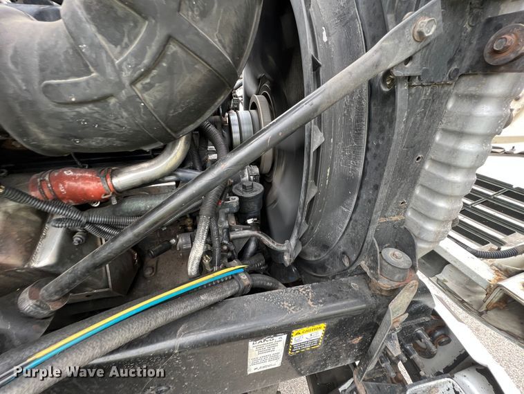 image for item HL9102 2005 Mack CXN613  semi truck