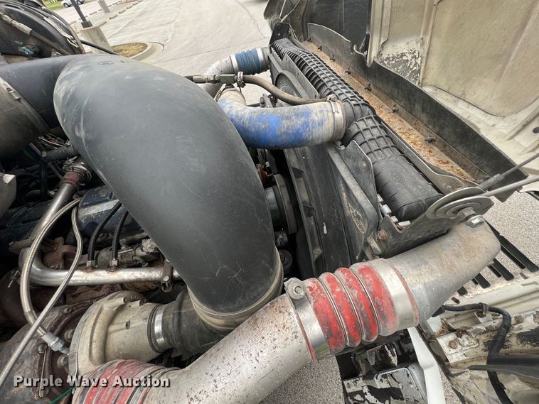 image for item HL9102 2005 Mack CXN613  semi truck