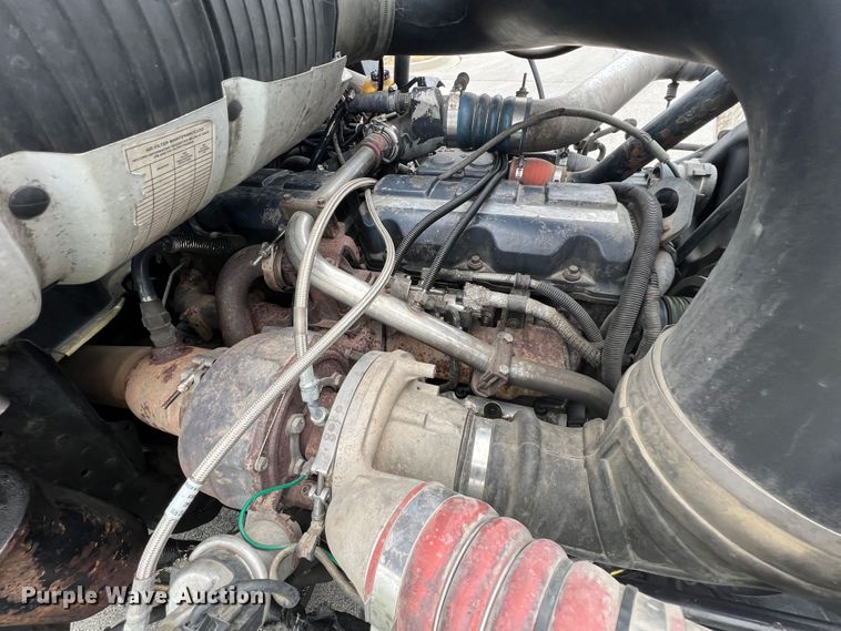 image for item HL9102 2005 Mack CXN613  semi truck