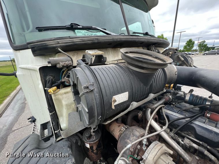 image for item HL9102 2005 Mack CXN613  semi truck