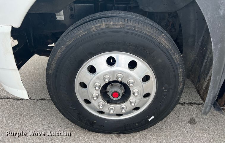 image for item HL9102 2005 Mack CXN613  semi truck