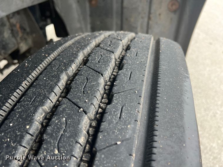 image for item HL9102 2005 Mack CXN613  semi truck