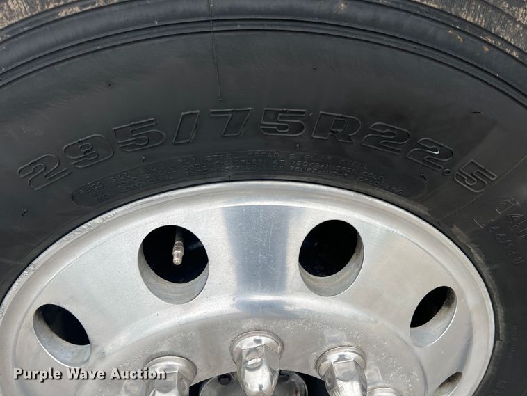 image for item HL9102 2005 Mack CXN613  semi truck