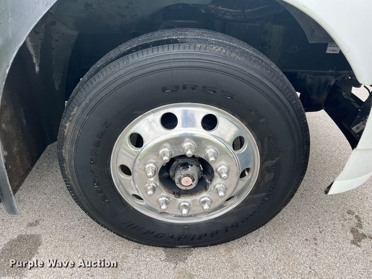 image for item HL9102 2005 Mack CXN613  semi truck