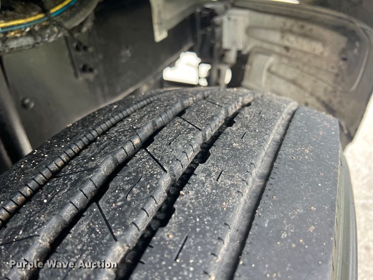 image for item HL9102 2005 Mack CXN613  semi truck