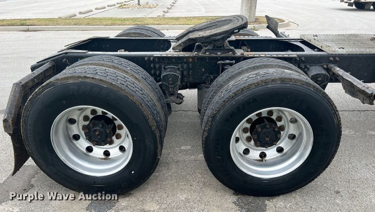 image for item HL9102 2005 Mack CXN613  semi truck