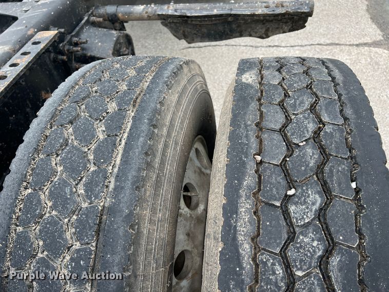 image for item HL9102 2005 Mack CXN613  semi truck