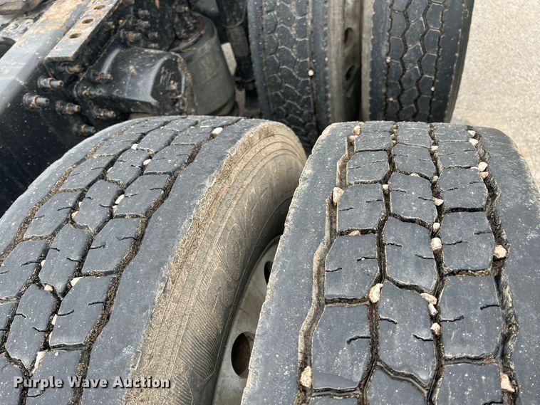 image for item HL9102 2005 Mack CXN613  semi truck