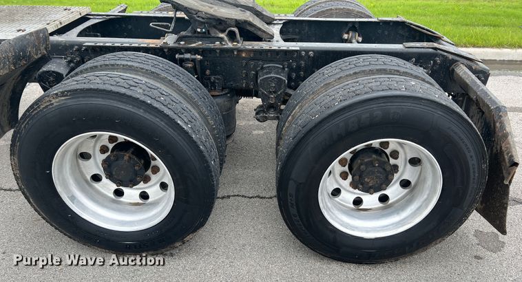 image for item HL9102 2005 Mack CXN613  semi truck