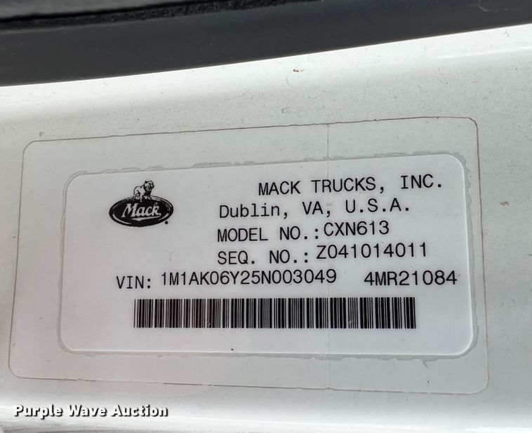 image for item HL9102 2005 Mack CXN613  semi truck