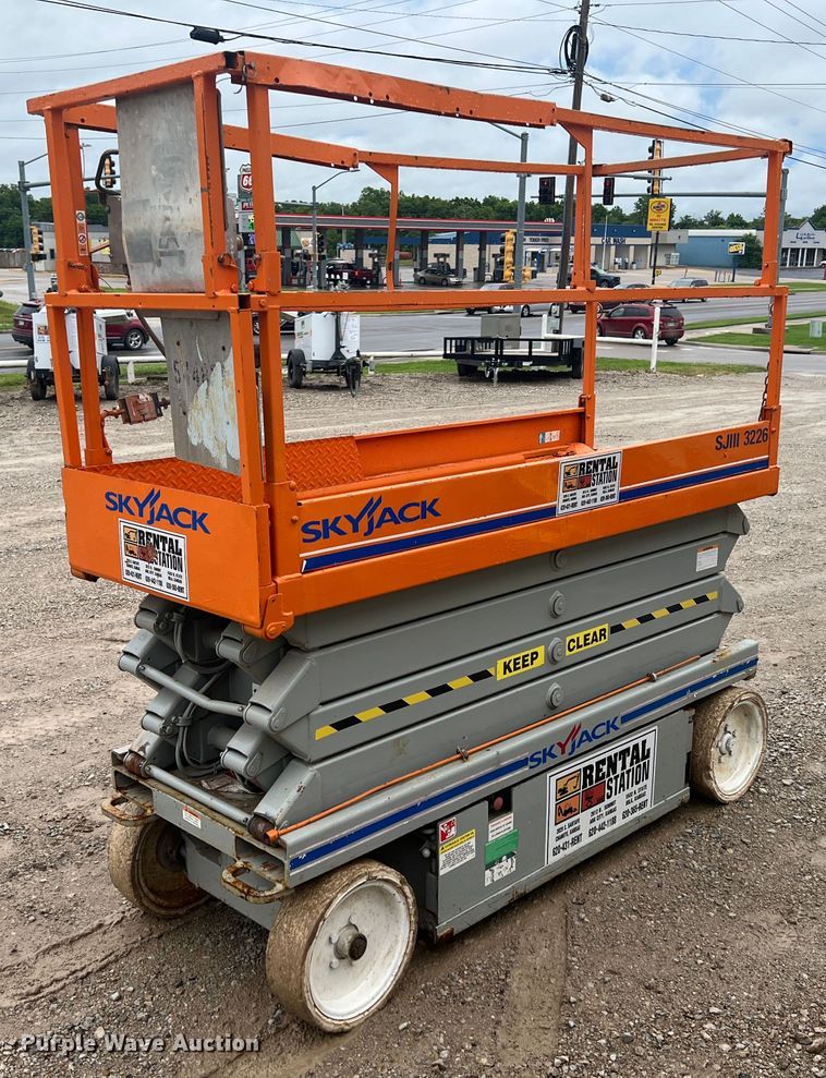 image for item HL9146 Skyjack SJIII 3226  scissor lift