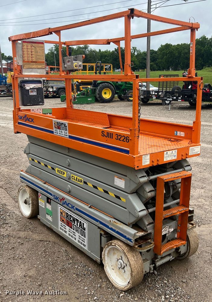 image for item HL9146 Skyjack SJIII 3226  scissor lift