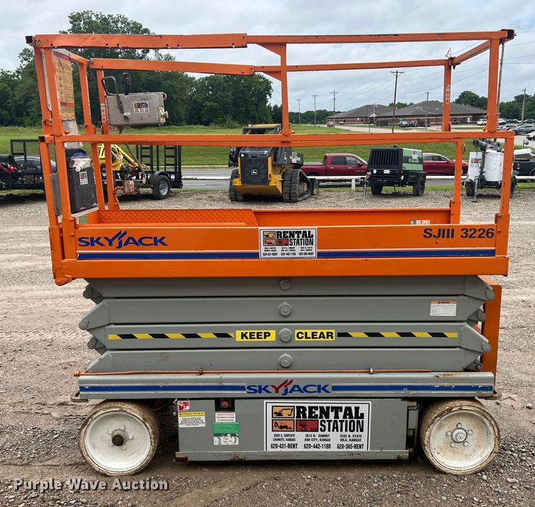 image for item HL9146 Skyjack SJIII 3226  scissor lift