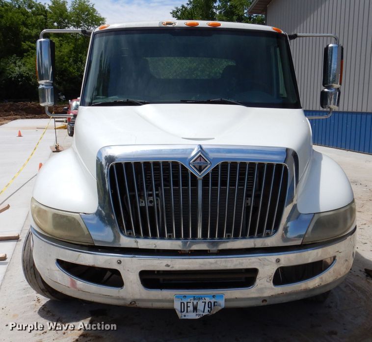 image for item JH9717 2003 International 4300  rollback truck