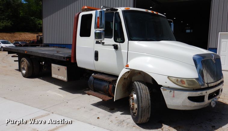 image for item JH9717 2003 International 4300  rollback truck