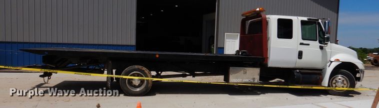 image for item JH9717 2003 International 4300  rollback truck