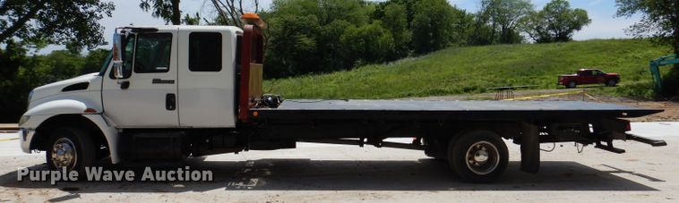 image for item JH9717 2003 International 4300  rollback truck