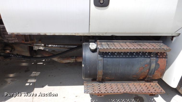 image for item JH9717 2003 International 4300  rollback truck