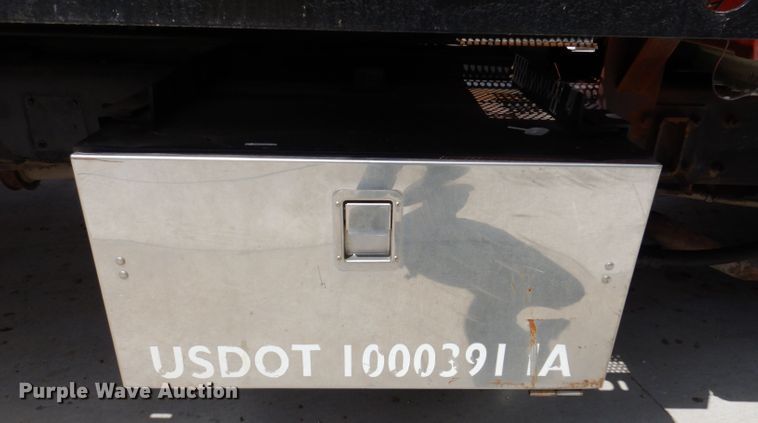 image for item JH9717 2003 International 4300  rollback truck