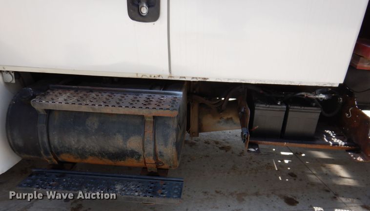 image for item JH9717 2003 International 4300  rollback truck