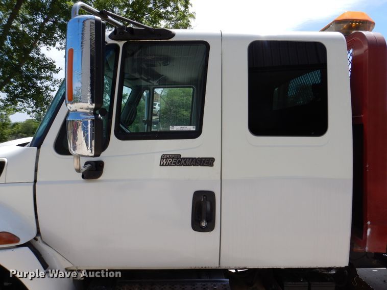 image for item JH9717 2003 International 4300  rollback truck