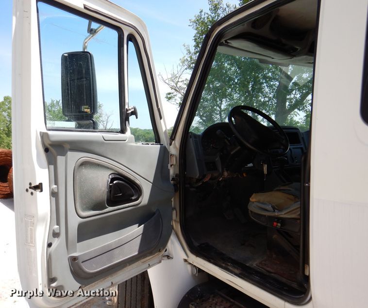 image for item JH9717 2003 International 4300  rollback truck