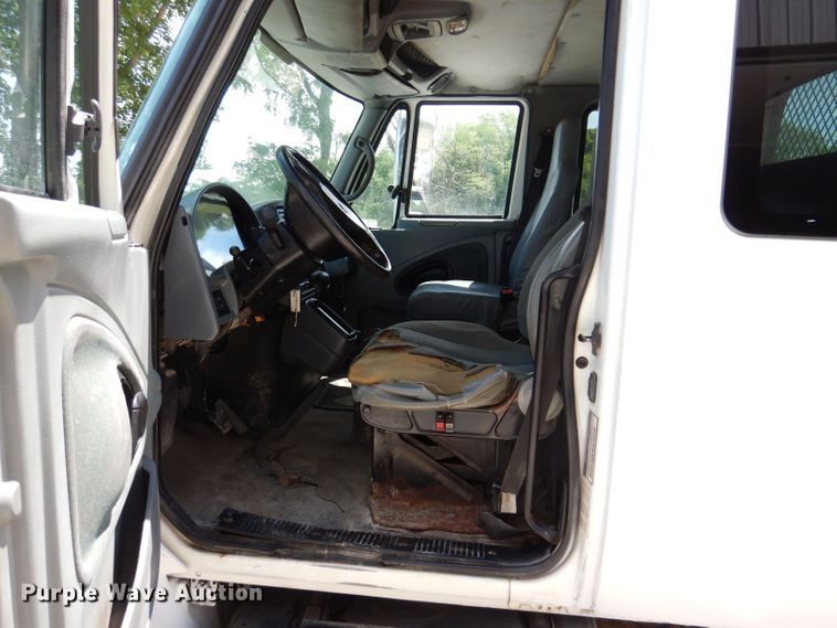 image for item JH9717 2003 International 4300  rollback truck