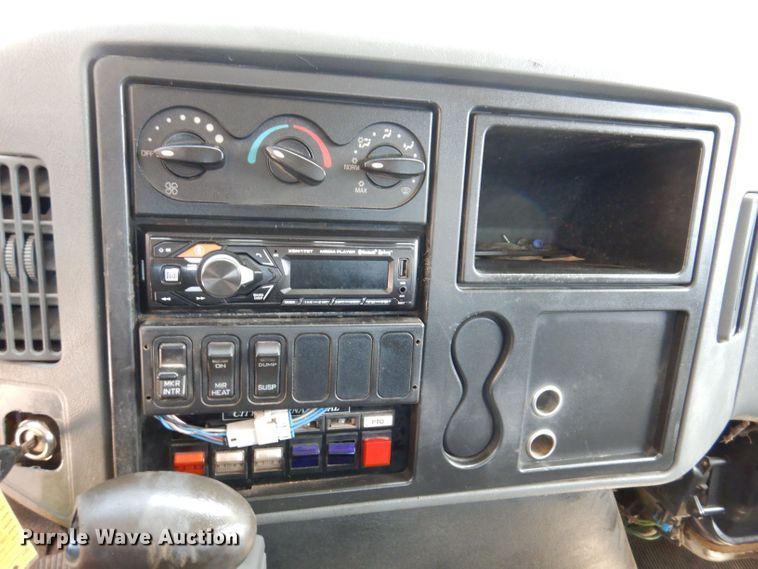 image for item JH9717 2003 International 4300  rollback truck