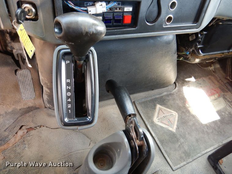 image for item JH9717 2003 International 4300  rollback truck