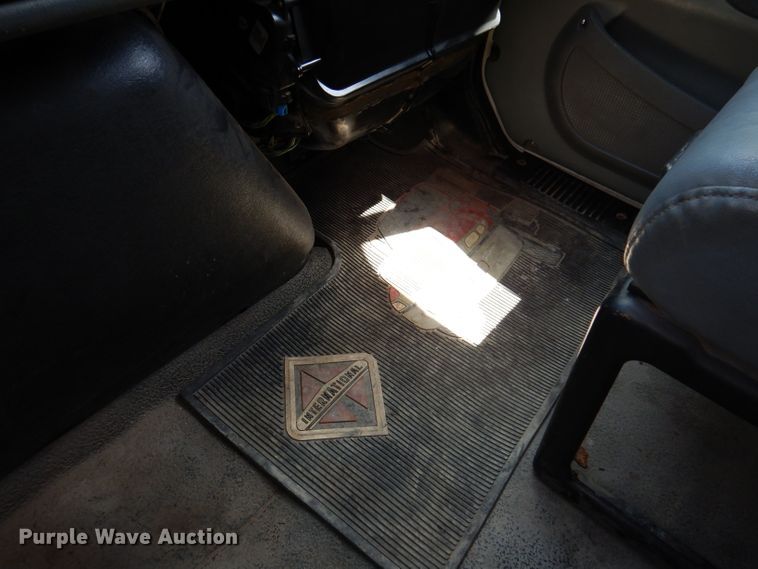 image for item JH9717 2003 International 4300  rollback truck