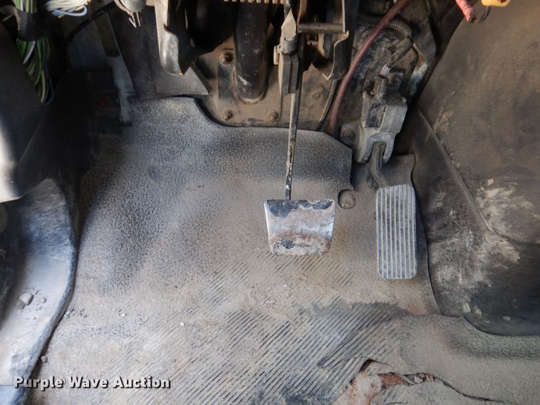 image for item JH9717 2003 International 4300  rollback truck