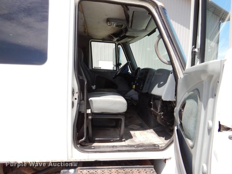 image for item JH9717 2003 International 4300  rollback truck