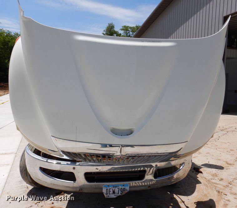 image for item JH9717 2003 International 4300  rollback truck