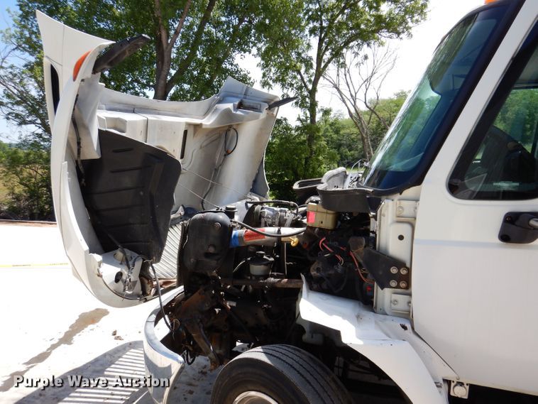 image for item JH9717 2003 International 4300  rollback truck