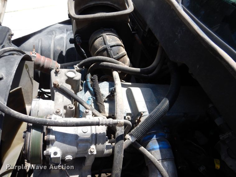 image for item JH9717 2003 International 4300  rollback truck