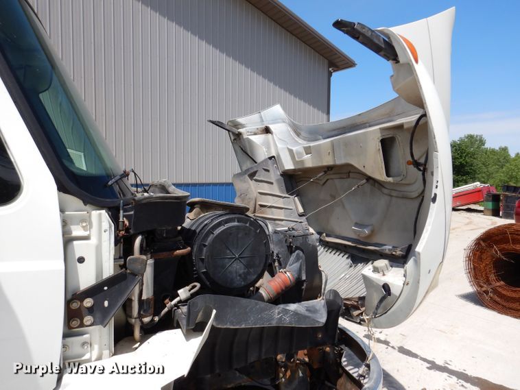 image for item JH9717 2003 International 4300  rollback truck