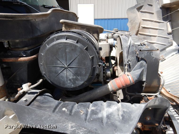 image for item JH9717 2003 International 4300  rollback truck