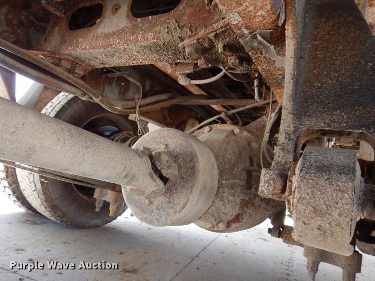 image for item JH9717 2003 International 4300  rollback truck