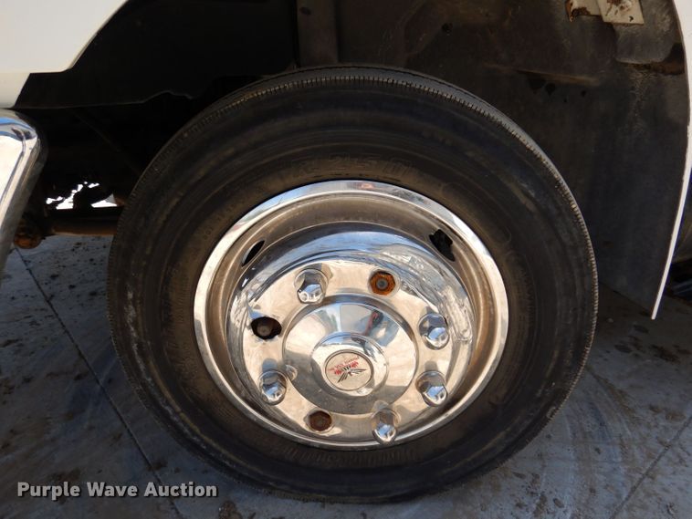 image for item JH9717 2003 International 4300  rollback truck