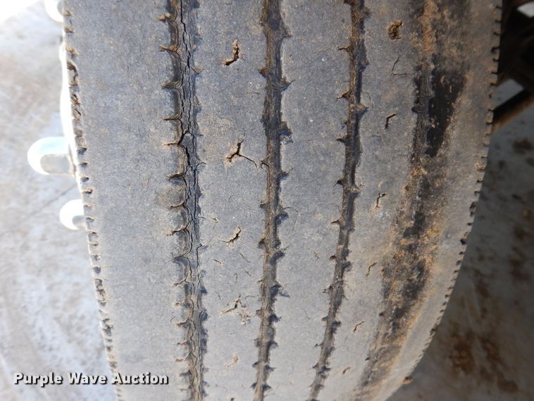 image for item JH9717 2003 International 4300  rollback truck