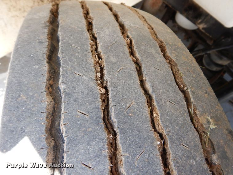 image for item JH9717 2003 International 4300  rollback truck