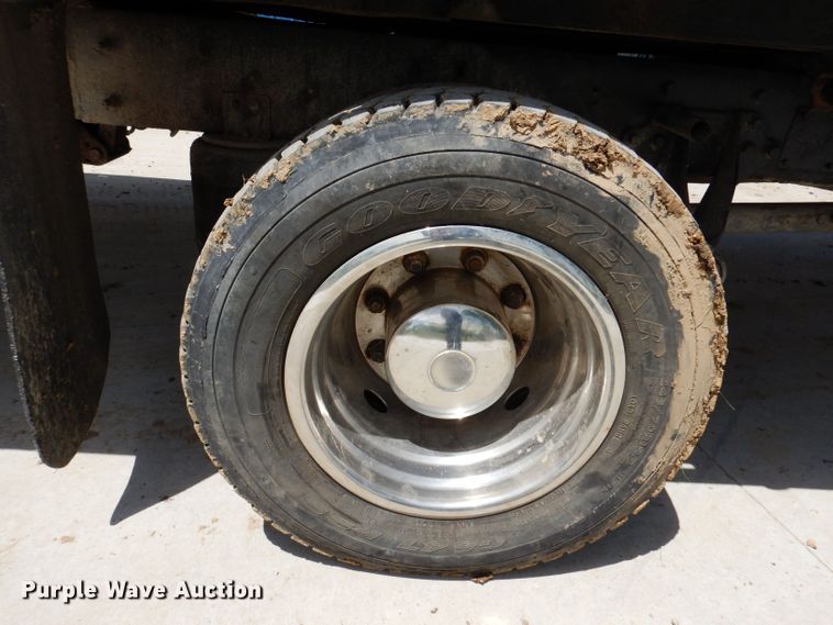 image for item JH9717 2003 International 4300  rollback truck