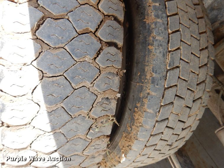 image for item JH9717 2003 International 4300  rollback truck