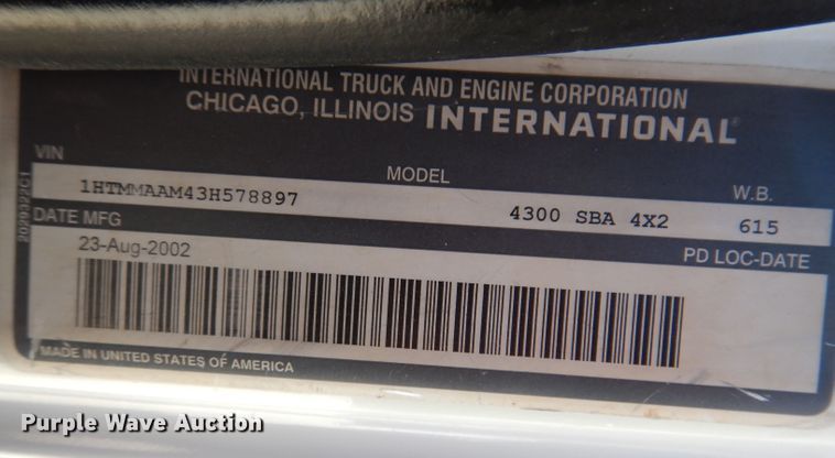image for item JH9717 2003 International 4300  rollback truck